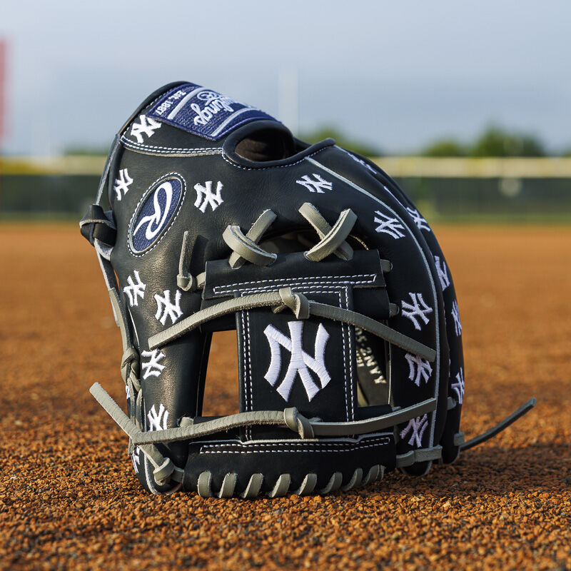 New York Yankees Heart of the Hide 11.75-Inch Infield Glove | Rawlings