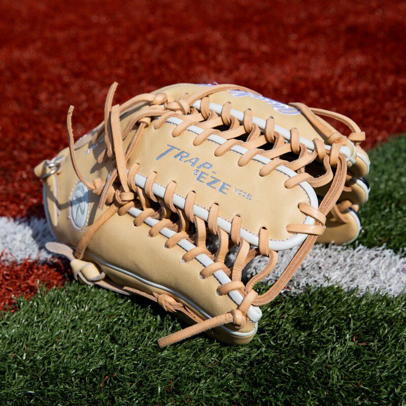Gameday 57 Jeremy Peña Heart Of The Hide Glove