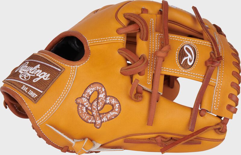 Limited Edition Heart of the Hide Omaha Collection Pretzel Glove, Right Hand Throw