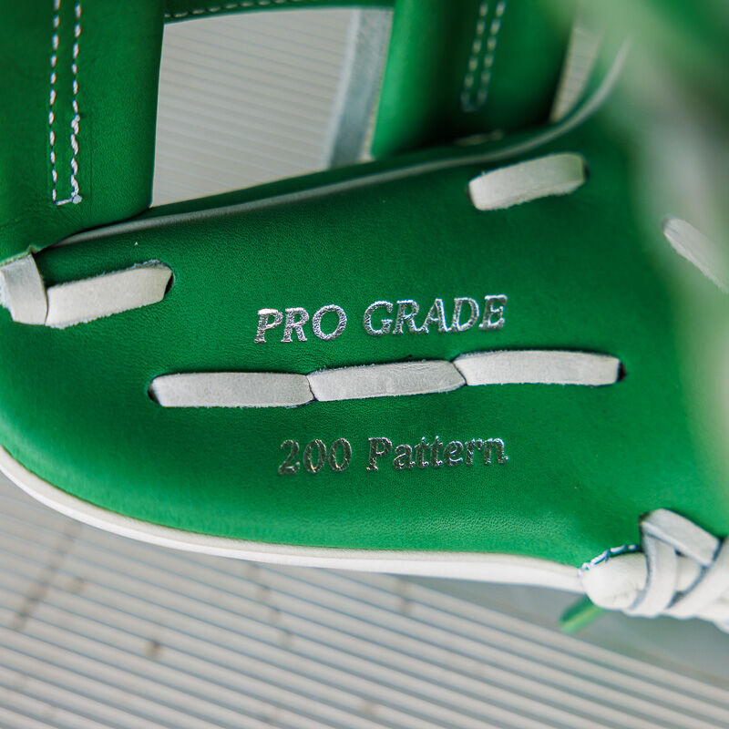 Exclusive Heart of the Hide 11.5-Inch Kelly Green Infield Glove, Right Hand Throw