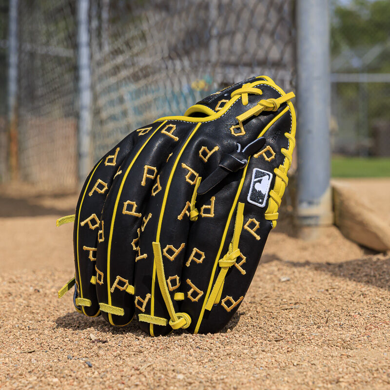 Pittsburgh Pirates Heart of the Hide 11.75-Inch Infield Glove, Right Hand Throw