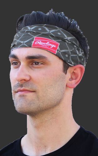 A guy wearing a graphite Rawlings multi-purpose neck gaiter as a head band - SKU: RC40005-005