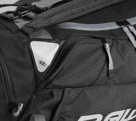 Side accessory pocket on a black R601 Rawlings hybrid bag