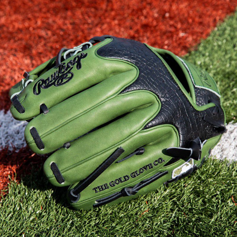 Back of a military green/black croc HOH ColorSync 8.0 Wing Tip glove on a field