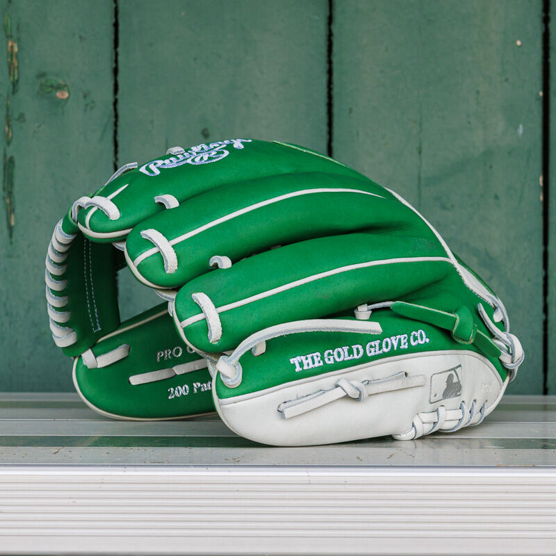 Exclusive Heart of the Hide 11.5-Inch Kelly Green Infield Glove, Right Hand Throw