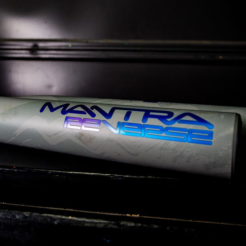 Picture of the Mantra Reverse logo on the end of the barrel of a Rawlings Mantra Reverse fastpitch softball bat
