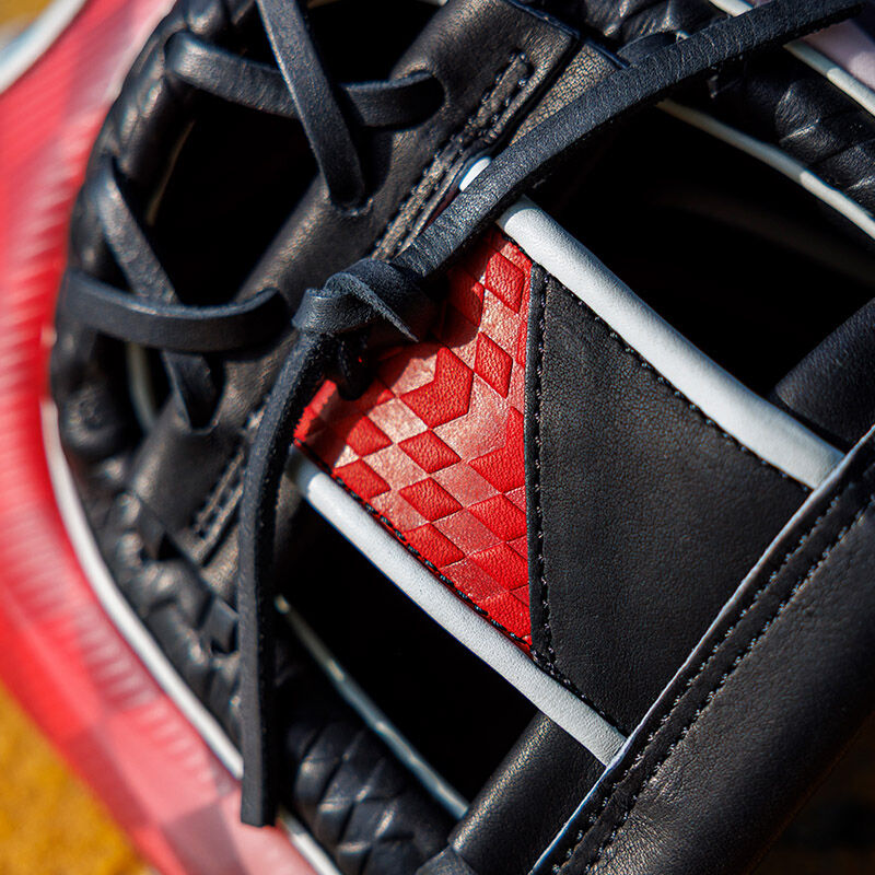 Picture of the black/red I-web of a REV1X Checkered Flag infield glove