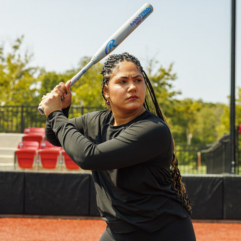 Picture of Jocelyn Alo in her batting stance with a Rawlings Mantra Reverse fastpitch softball bat