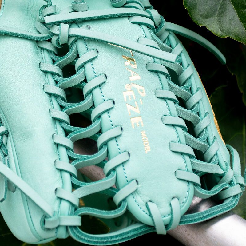 Picture of the ocean mint Trap-Eze web of a Harrison Bader Pro Preferred outfield glove loading=