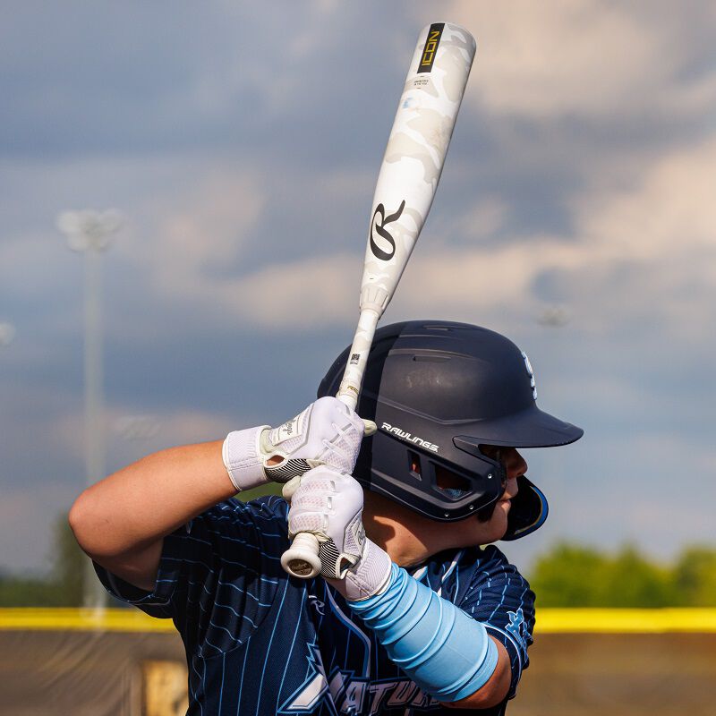 Picture of a player with a 2025 Icon USSSA bat