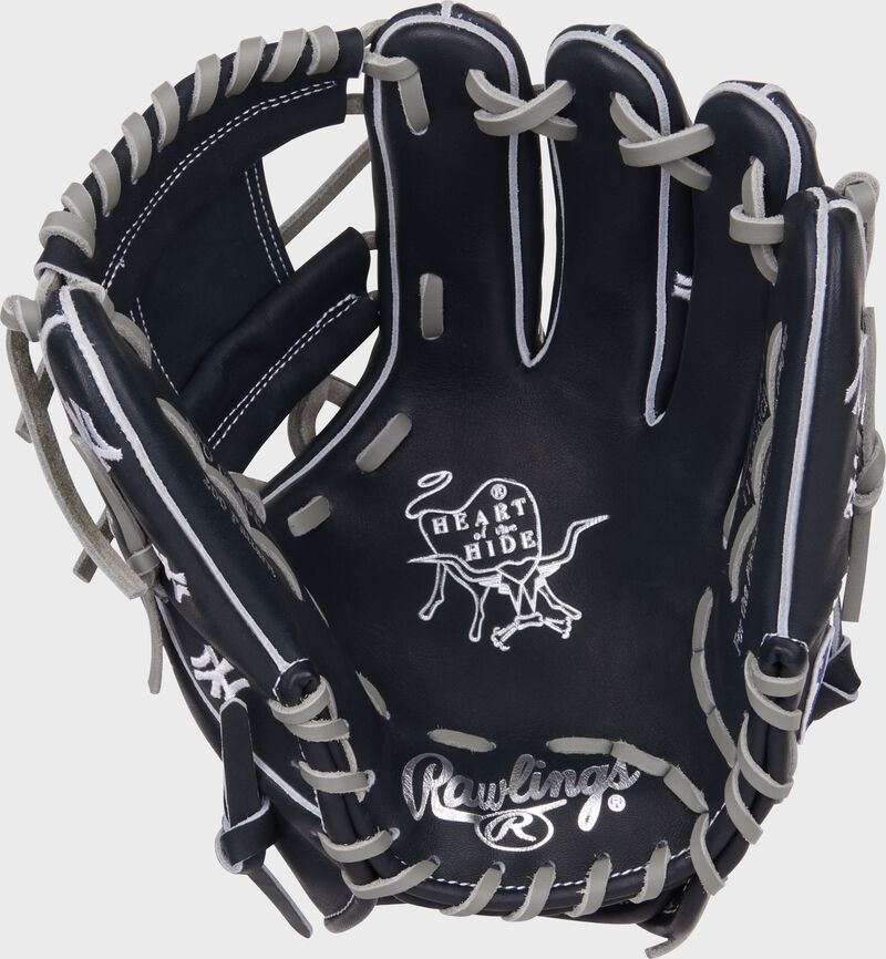 New York Yankees Heart of the Hide 11.75-Inch Infield Glove, Right Hand Throw
