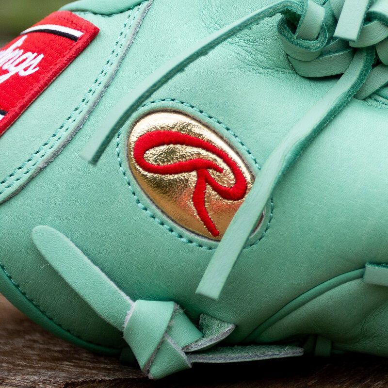 Picture of the Gold Oval-R logo on the thumb of a Harrison Bader Gameday 57 Series glove loading=