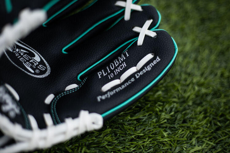 Black pinkie on a Rawlings Players Series youth glove lying on a field - SKU: PL10BMT