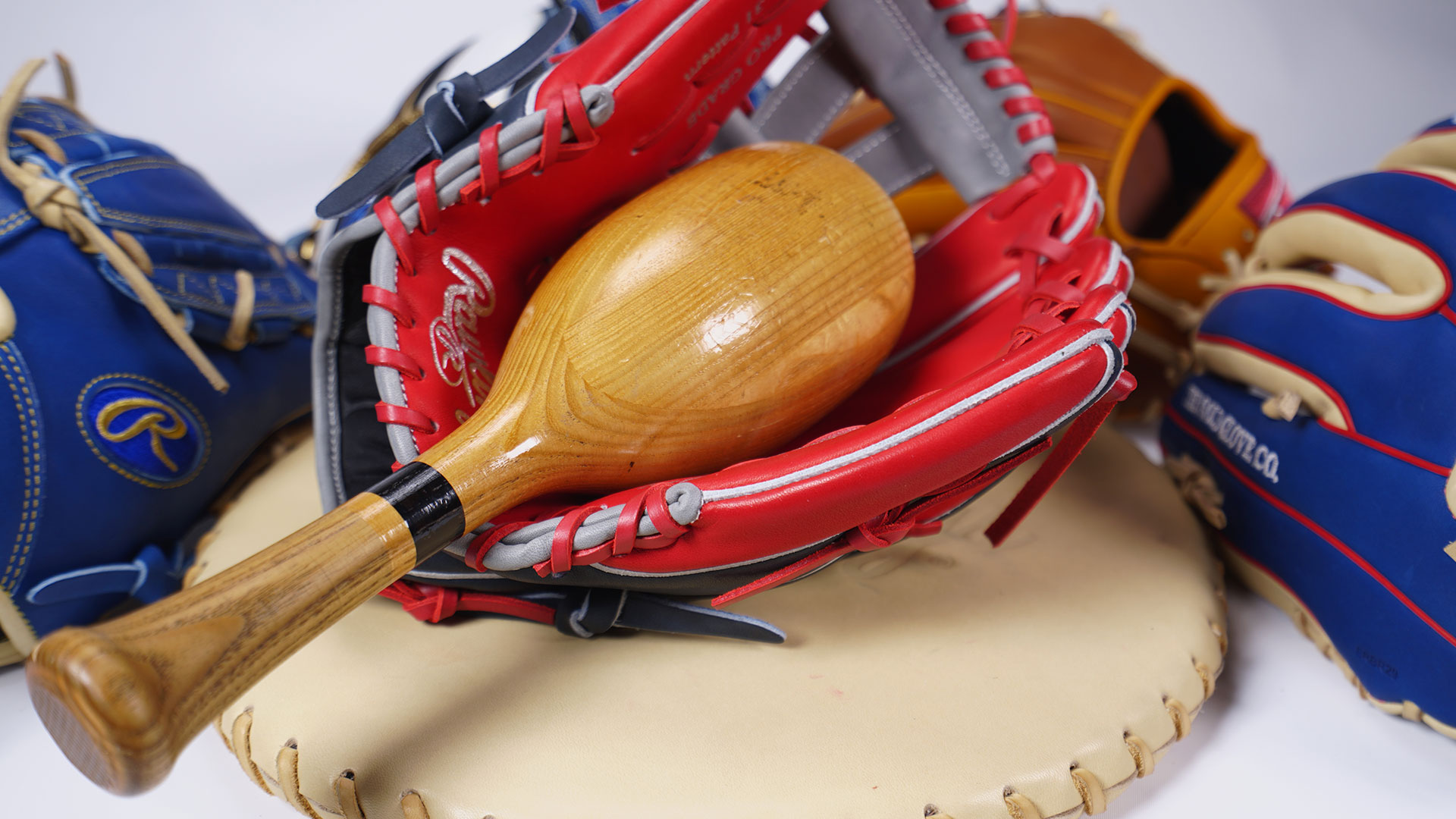 Custom Gloves for Baseball and Softball